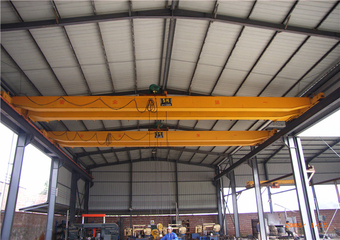 Reliable two-girder overhead crane from crane manufacturer